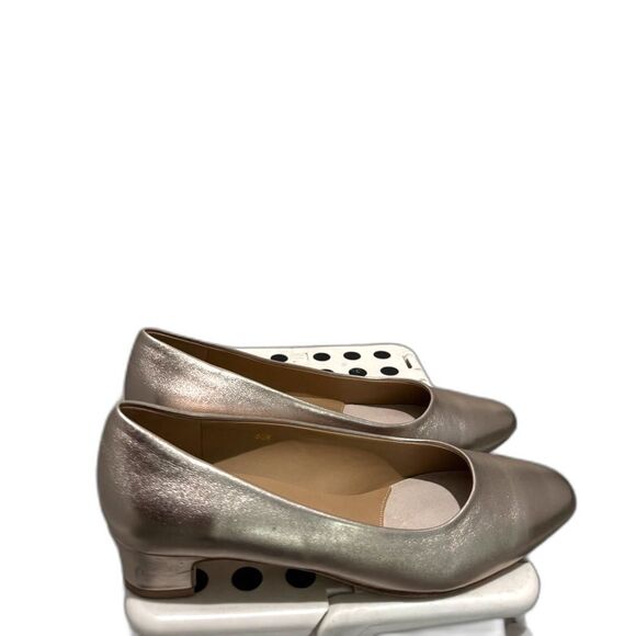 Vaneli Astyr Women’s Pump Flats Low Heel 8.5 Shell/Metallic Gold Genuine Leather - Picture 1 of 7